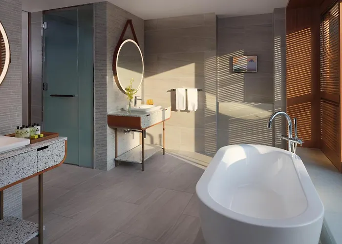 Luxury hotel only: Intercontinental Yokohama Pier 8 By Ihg